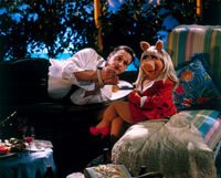 MuppetsFromSpace-JoshCharles-and-Piggy