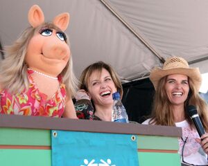 Miss Piggy at Pier del Sol 2005 2