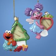 Elmo with a tree, Abby with a heart photo-frame ornaments SE2904