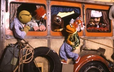 GMC-HotelBus-ClingingScooter.jpg (673 KB)