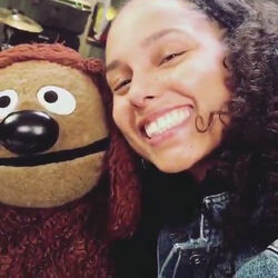 Alicia Keys and Rowlf.jpg