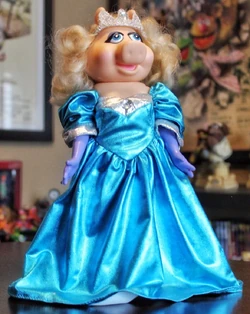 Miss Piggy Fantasy Dress-Up Dolls | Muppet Wiki | Fandom Miss Piggy Fantasy Dress-Up Dolls | Muppet Wiki | Fandom