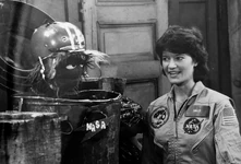 Sally Ride Grundgetta trashcan.jpg (863 KB)