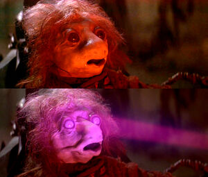 TheDarkCrystal-EssenceDrainingProcessInAction