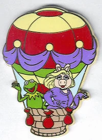 Kermit and Miss Piggy on 2008 Disney pin