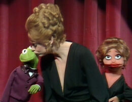 Juliet Prowse & Kermit the FrogThe Muppet Show episode 101