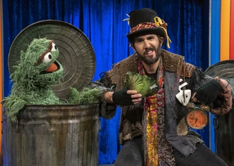 NotTooLate19.jpg (2.25 MB) Groban on The Not-Too-Late Show with Elmo in 2020