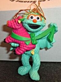 GrolierRositaOrnament.jpg (29 KB) Rosita with a piñata.