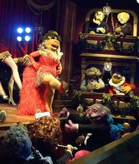 Macy's windows 2002 m.jpg (100 KB)