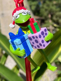 New Holiday Kermit Straw Clip at Disneyland - Disneyland News Today