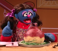 Leslie-DinnerTheatre.jpg (280 KB) Daughter in Dinner Theatre