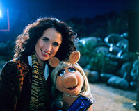 MuppetsFromSpace-AndieMacDowell-and-Piggy.jpg (3.2 MB)