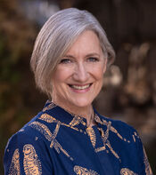 Headshot.lisahenson.jpg