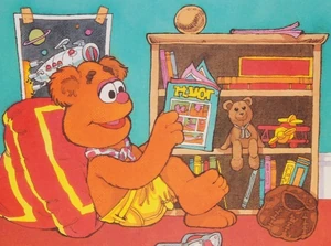 Fozzie reads a comic book