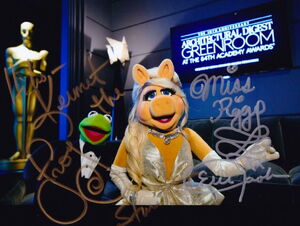 Oscar autographs kermit piggy