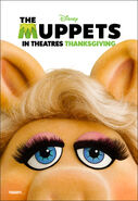 Poster de Miss Piggy en Los Muppets (2011)