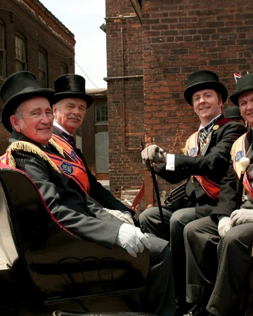 Back And To The Left Murdoch Mysteries Wiki Fandom The series is based on the detective murdoch novels by maureen jennings and is set in toronto around the turn of the 20th century. left murdoch mysteries wiki