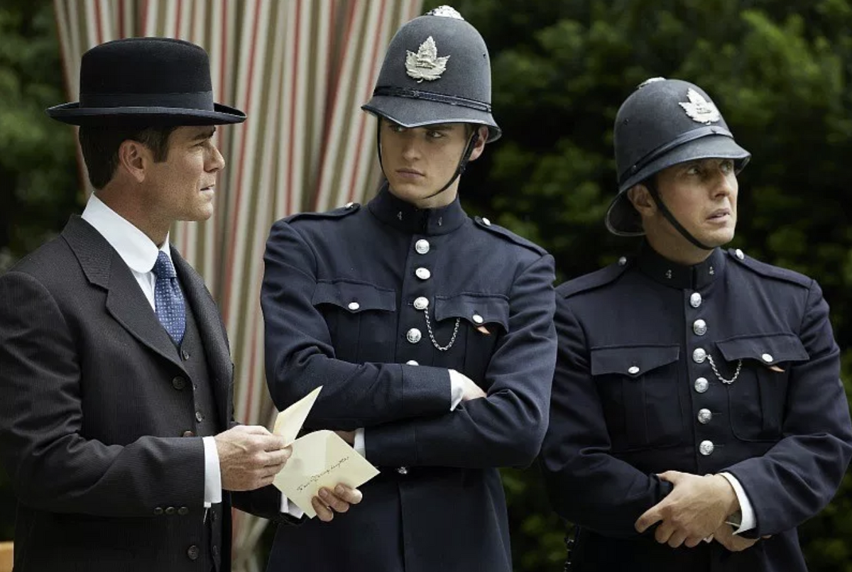 Drowning in Money | Murdoch Mysteries Wiki | Fandom