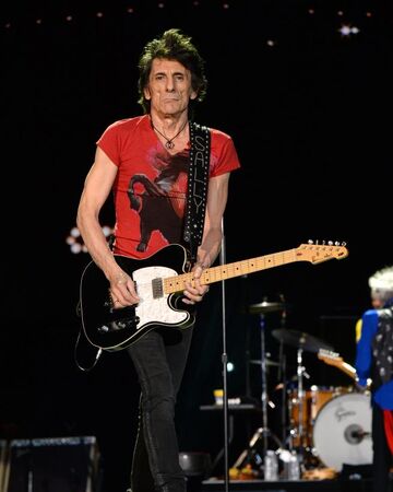 Ronnie Wood Music Hub Fandom Ronnie wood was born in middlesex, england, into a musical and artistic family. ronnie wood music hub fandom