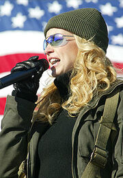 220px-Faith Hill.jpg