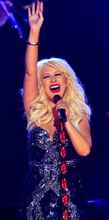 Christina-aguilera-grammys-performance-2011-04