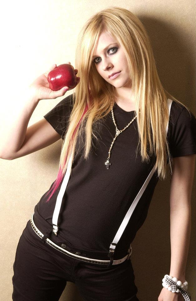 avril lavigne 2002 wallpaper