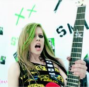 Avril Lavigne with green streaks in her Smile music video