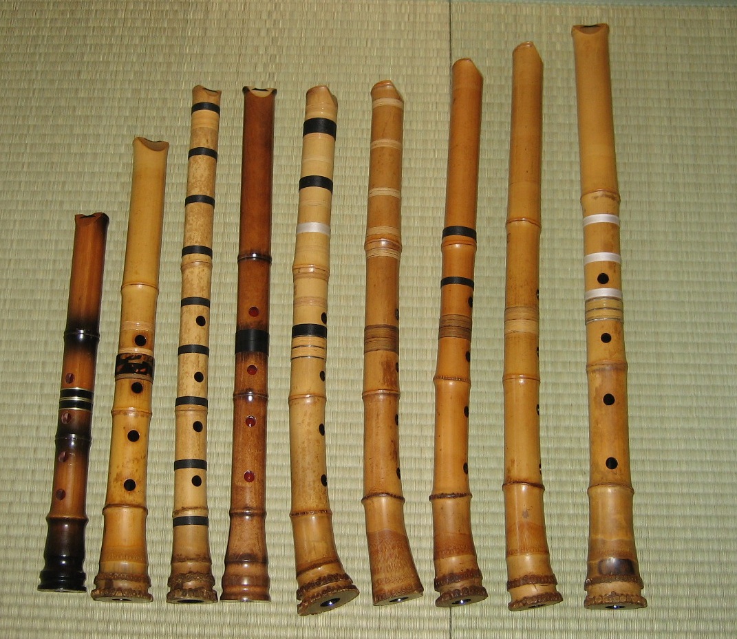 Дудка из дерева или тростника. Японская бамбуковая флейта сякухати. Японская дудочка сякухати. Сякухати музыкальный инструмент Японии. Японские народные инструменты музыкальные сякухати.