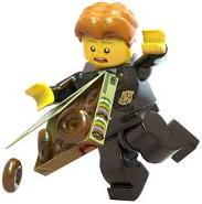 Frank Honey with a box of doughnuts in LEGO City Undercover