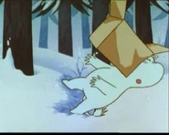 Pahvilaatikko osui Muumipeikkoon.png (619 KiB)