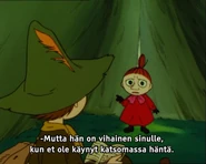 Myy haluaa Nuuskamuikkusen tulevan katsomaan Muumipappaa.