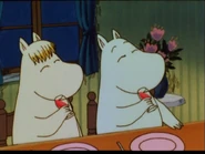 Muumipeikko ja Niiskuneiti juovat.jpg (99 KiB)