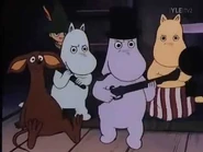 Muumit menevät avaamaan oven.jpg (12 KiB)