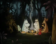 Muumipeikko ja kumppanit syömässä.png (318 KiB)