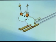 Muumipeikko on opettelemassa hiihtämistä.png (465 KiB) Muumipeikon on vaikea hiihtää