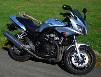 Yamaha FZS600 Fazer (RJ02)