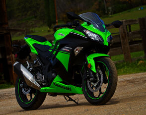 13 ninja300-cbr250r-44