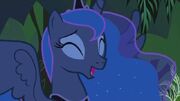 640px-Luna Laugh.jpg
