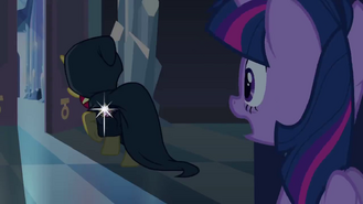 Twilight sees Sunset Shimmer in cloak EG