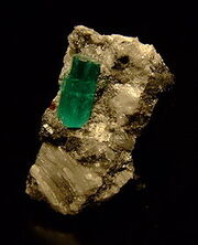 225px-Emerald crystal muzo colombia