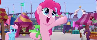Pinkie Pie en train de chanter.