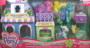 Peri Winkle as a bonus pony with the Sweet Reflections Dress Shop Playset.