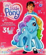 Rainbow Dash on the front of a box of a 32-piece puzzle.
