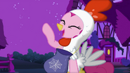 Pinkie Pie travestita da gallina