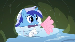 300px-Minuette cleaning S1E11