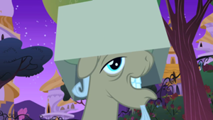 300px-Hayseed cardboard hat s01e26