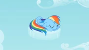 Rainbow Dash durante uno dei suoi abituali pisolini