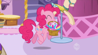 201px-GIYC29 Pinkie Pie feathers