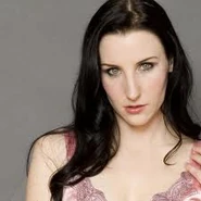 ImagesCAWQM47F.jpg (6 KB) Megan Franich als Grüne Baumnymphe