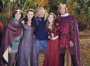 Noah Huntley als erwachsener Peter Pevensie, Sophie Winkleman als erwachsene Susan Pevensie, Mark Wells als erwachsener Edmund Pevensie und Rachael Henley als erwachsene Lucy Pevensie